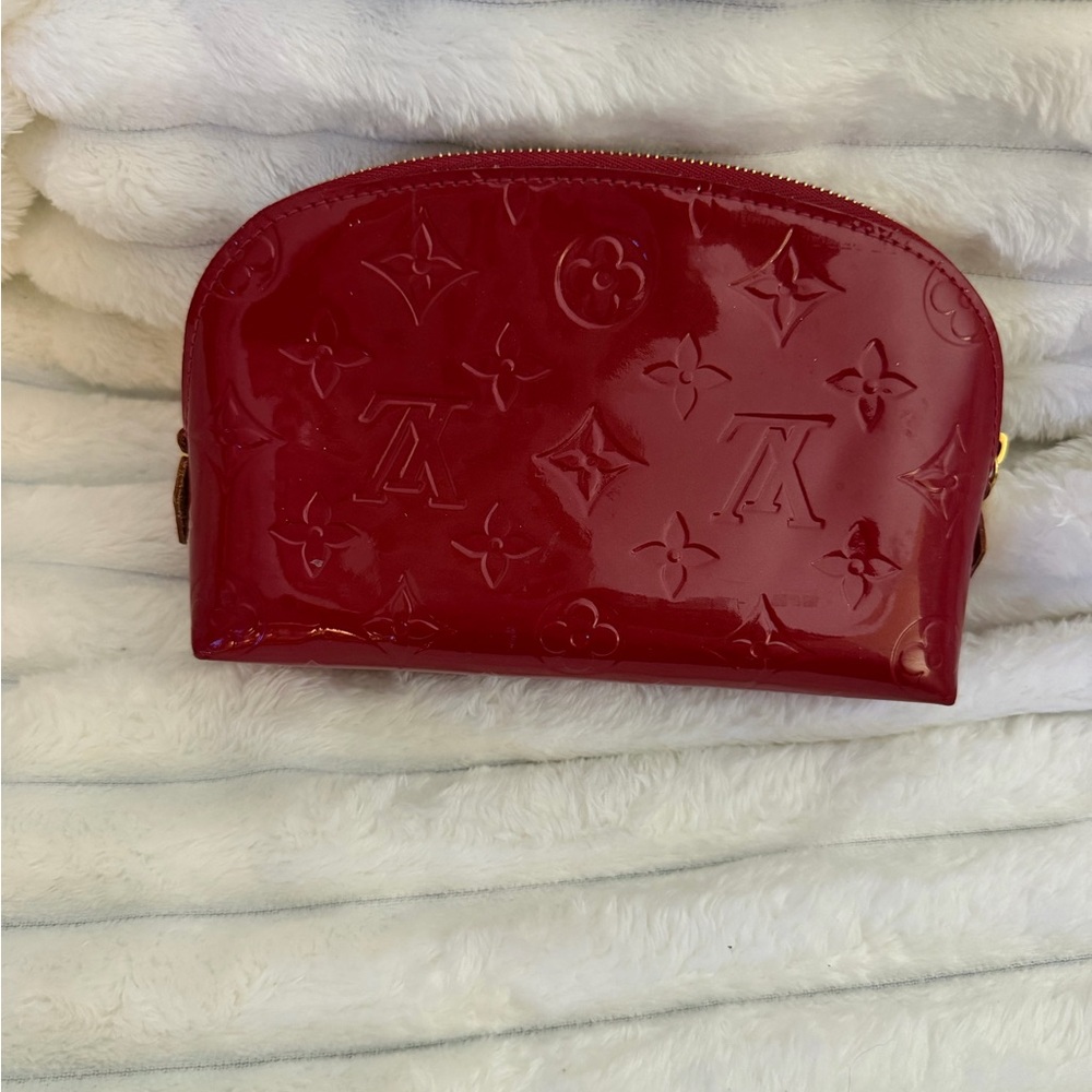 Louis Vuitton Monogram Vernis Cosmetic Pouch in ruby red